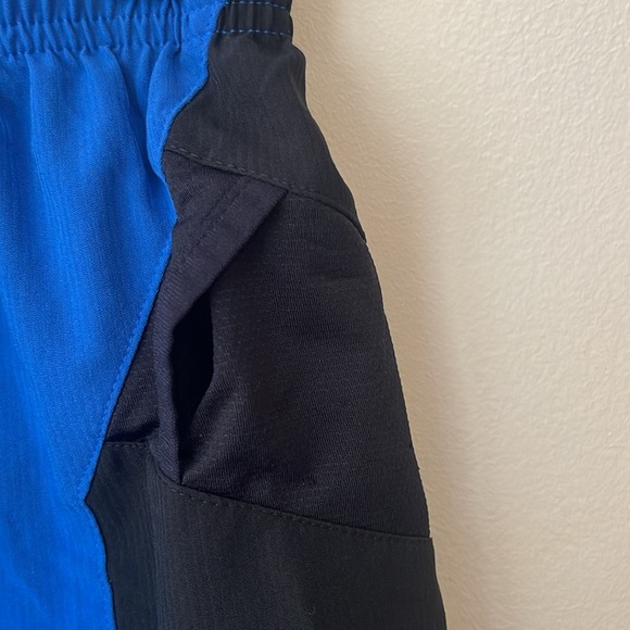 New Balance shorts w/ liner and key pocket - Picture 3 of 5